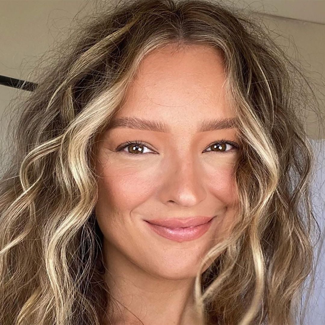 Light Brown Mid-Back With Blonde Highlights, Wavy — Highlights in Brown Hair