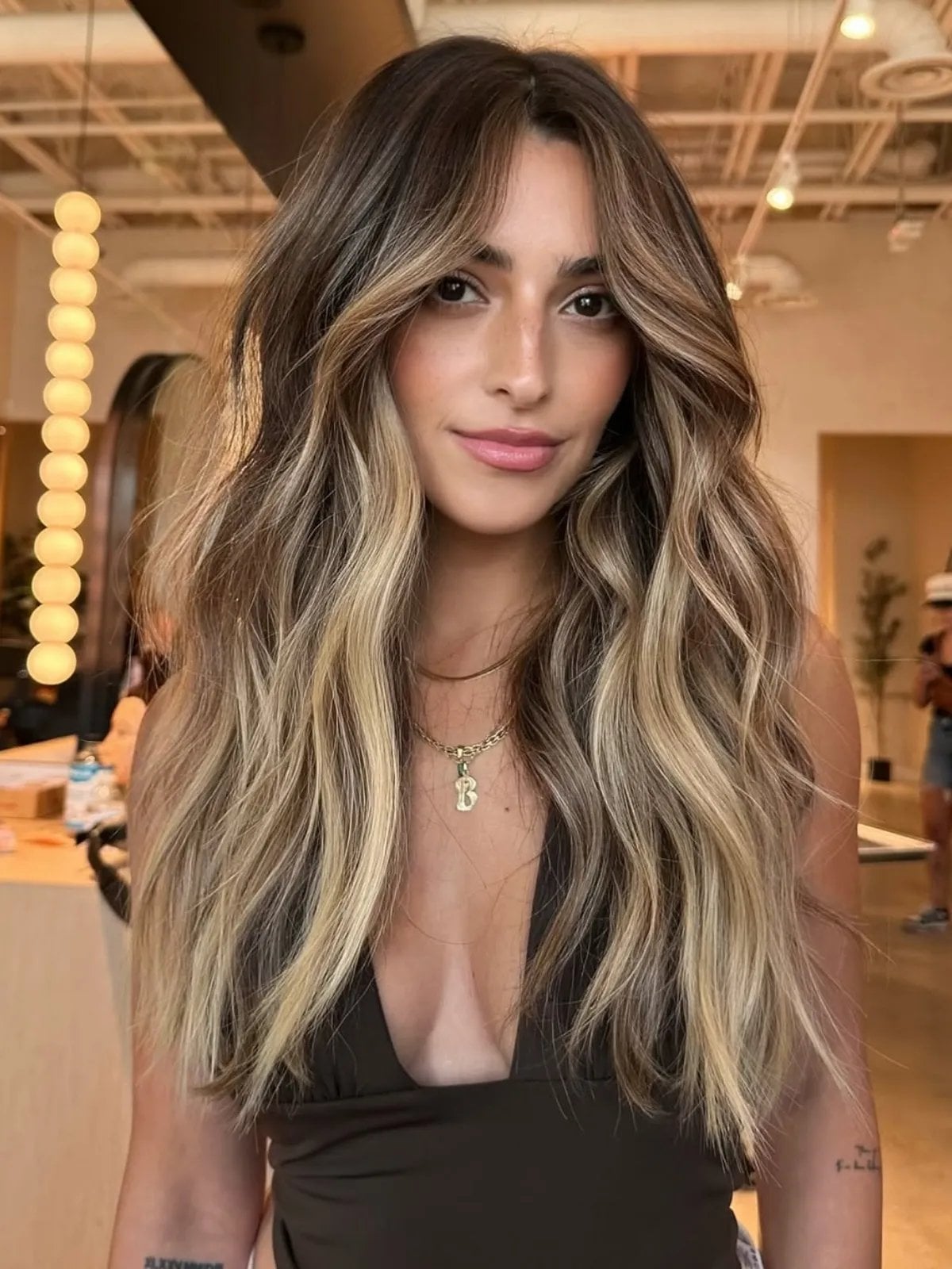 Caramel Brown Collarbone Layers With Blonde Highlights — Highlights in Brown Hair