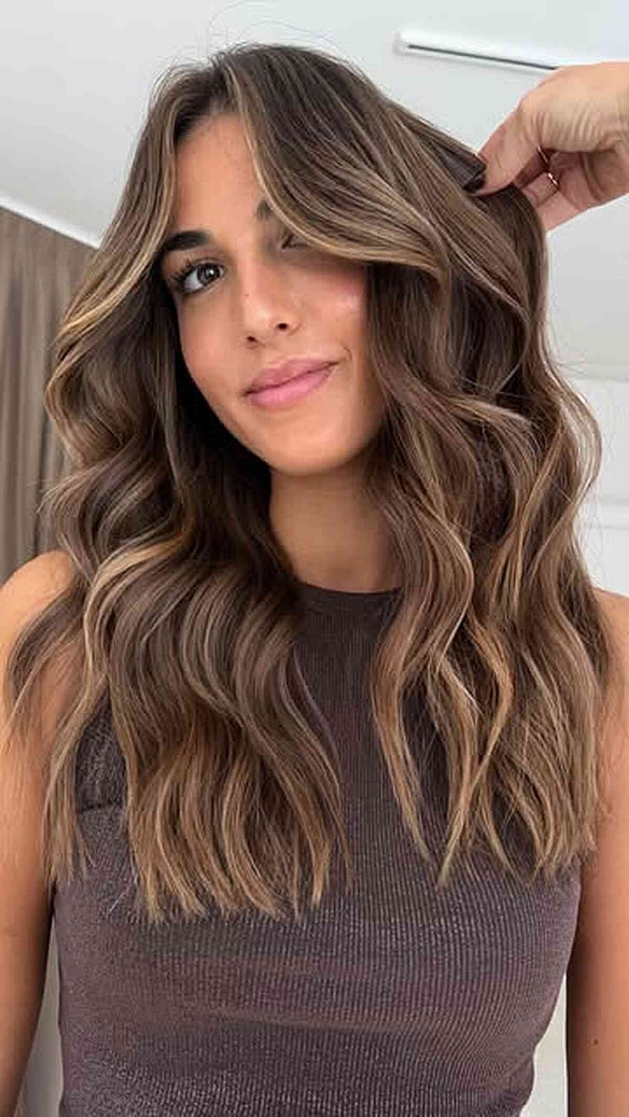 Collarbone Dark Brown With Dimensional Blonde Highlights Collarbone Dark Brown With Dimensional Blonde Highlights — Highlights on Dark Hair
