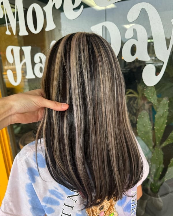 Long Dark Base With Platinum Blonde Chunky Highlights Long Dark Base With Platinum Blonde Chunky Highlights — Highlights on Dark Hair