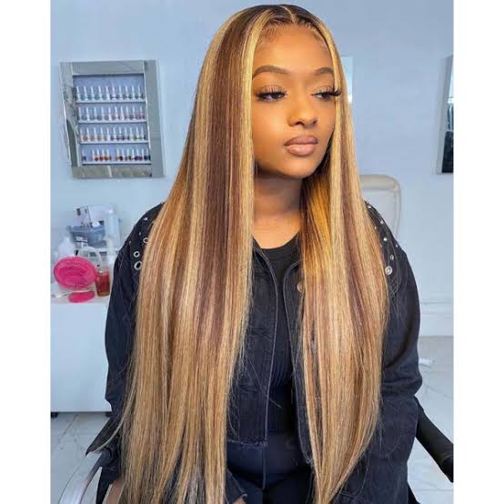 Mid-Back Straight Blowout With Streaky Blonde Mid-Back Straight Blowout With Streaky Blonde — Highlights Wig
