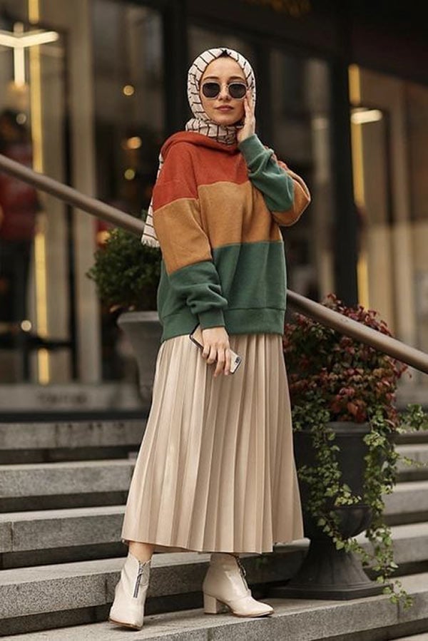 Colorblock Sweater and Pleated Skirt for Casual Trends — Hijab Outfits