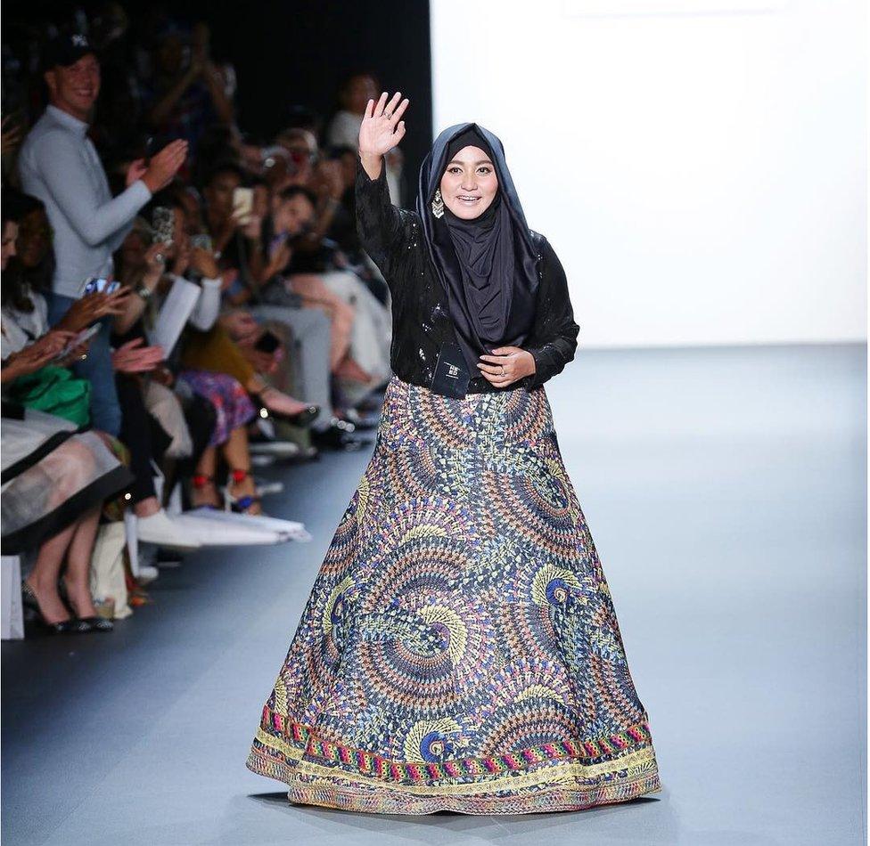 Sequined Jacket and Printed Skirt for Fashion Show — Hijab Outfits