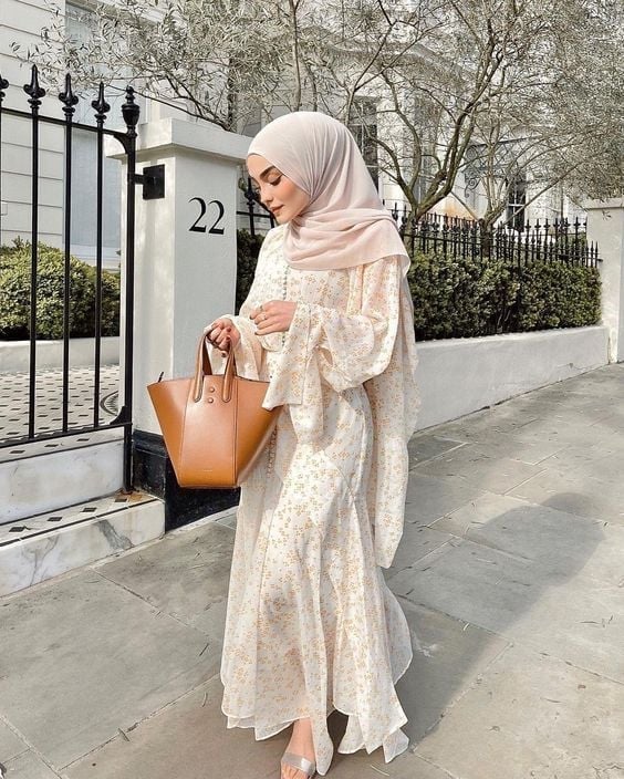 Floral Print Dress with Beige Hijab for Daytime Elegance — Hijab Outfits