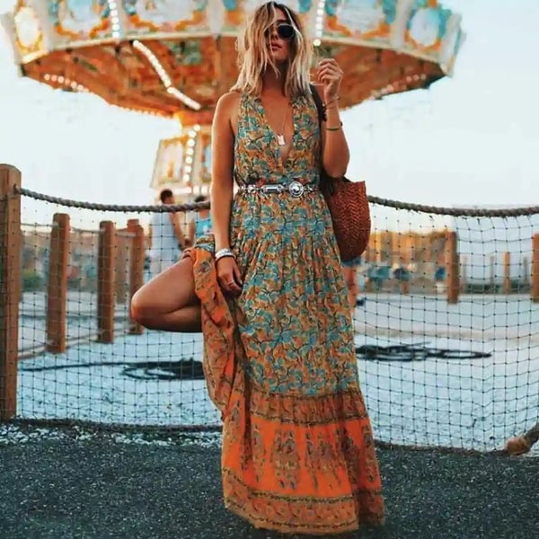 Patterned Halter Maxi Dress With Silver Belt Patterned Halter Maxi Dress With Silver Belt — Hippie Outfits
