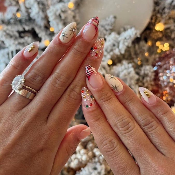 Medium Almond Rhinestone Plaid Starburst Nails Medium Almond Rhinestone Plaid Starburst Nails — Holiday Nail Designs