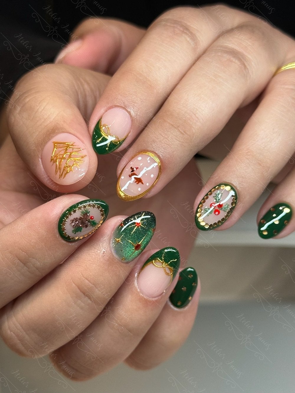 Short Square Forest Green Gold Accent Nails Short Square Forest Green Gold Accent Nails — Holiday Nails