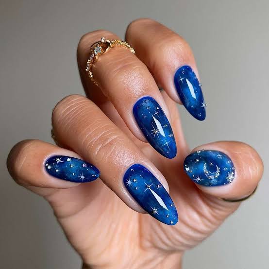Medium Oval Starfish Charm Shell Pattern Nails Medium Oval Starfish Charm Shell Pattern Nails — Holiday Nails