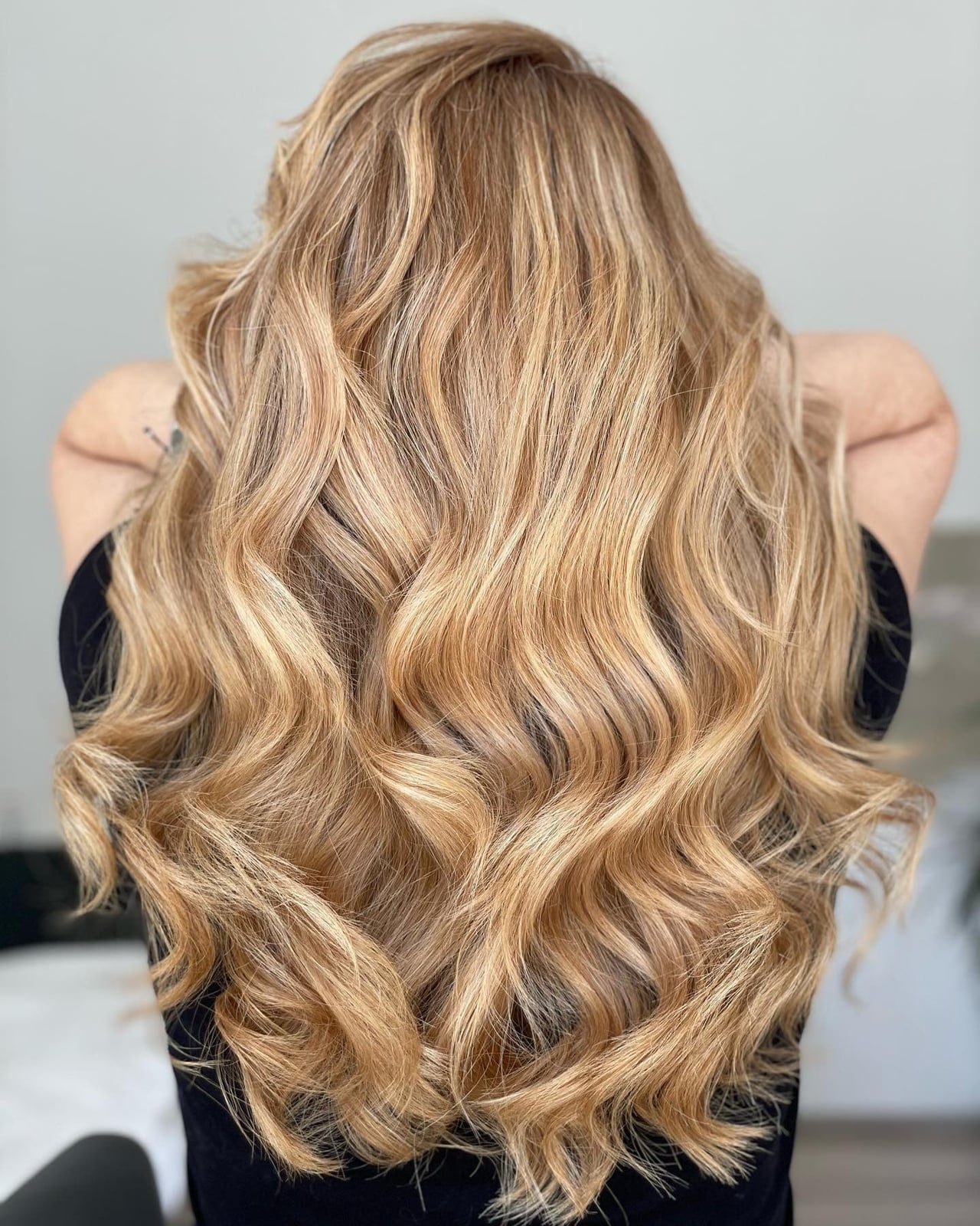 Mid-Back Wavy Honey Blonde With Balayage, Layers