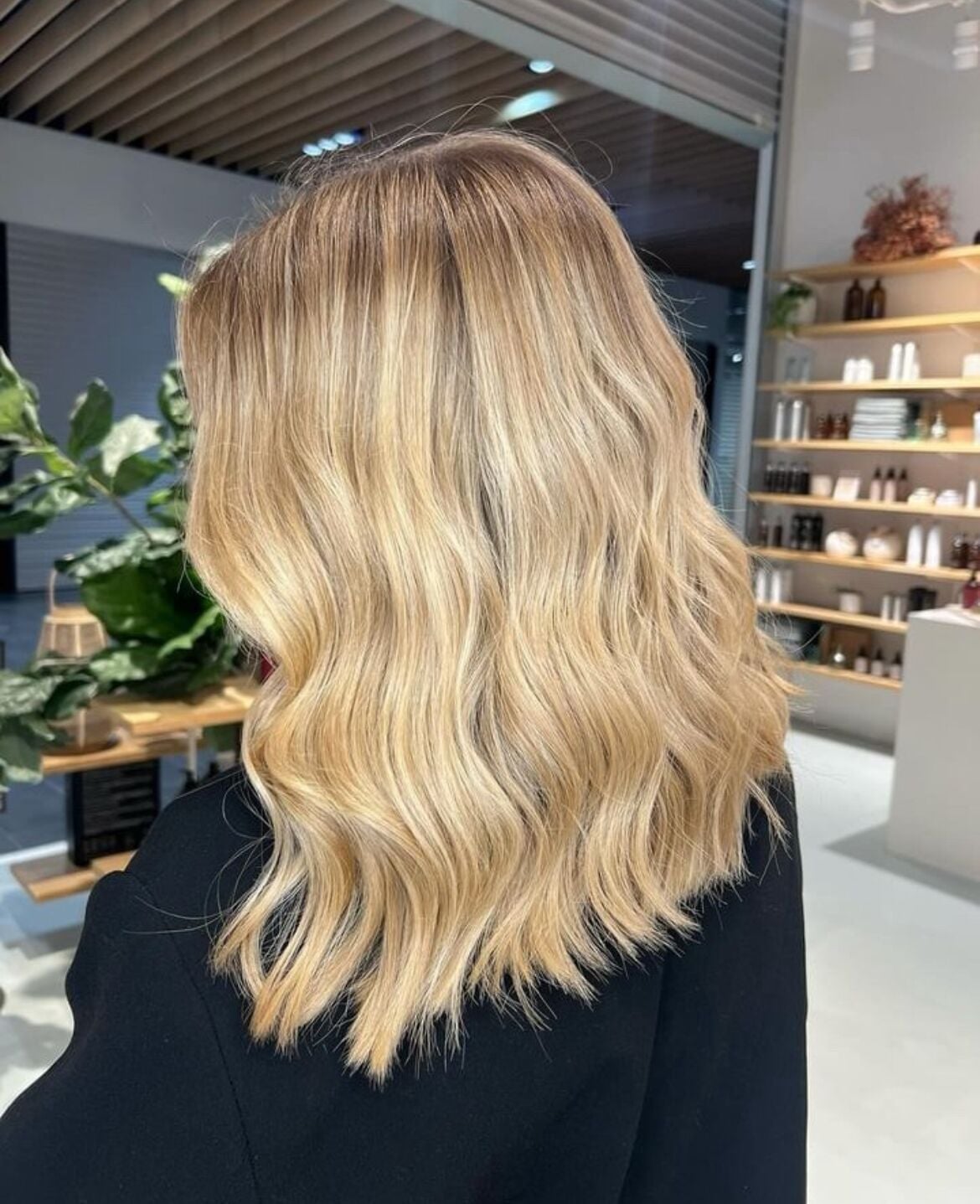 Collarbone Honey Blonde With Dimensional Balayage