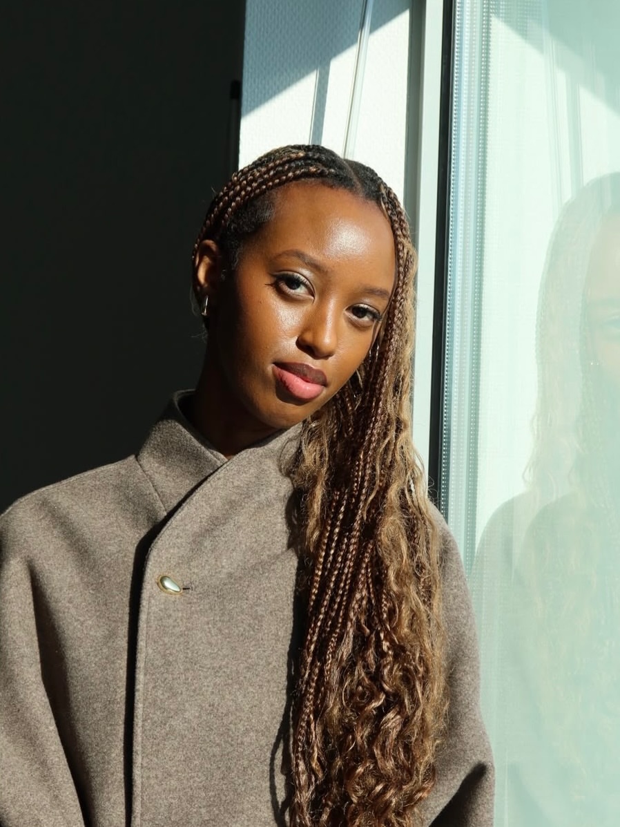Honey Blonde Knotless Braids With Curly Ends