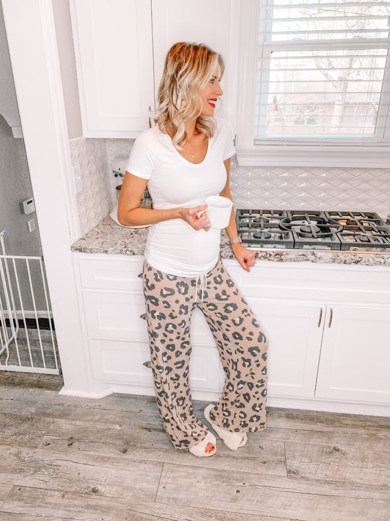 White T-Shirt with Leopard Print Wide-Leg Pants White T-Shirt with Leopard Print Wide-Leg Pants — House Outfit Ideas