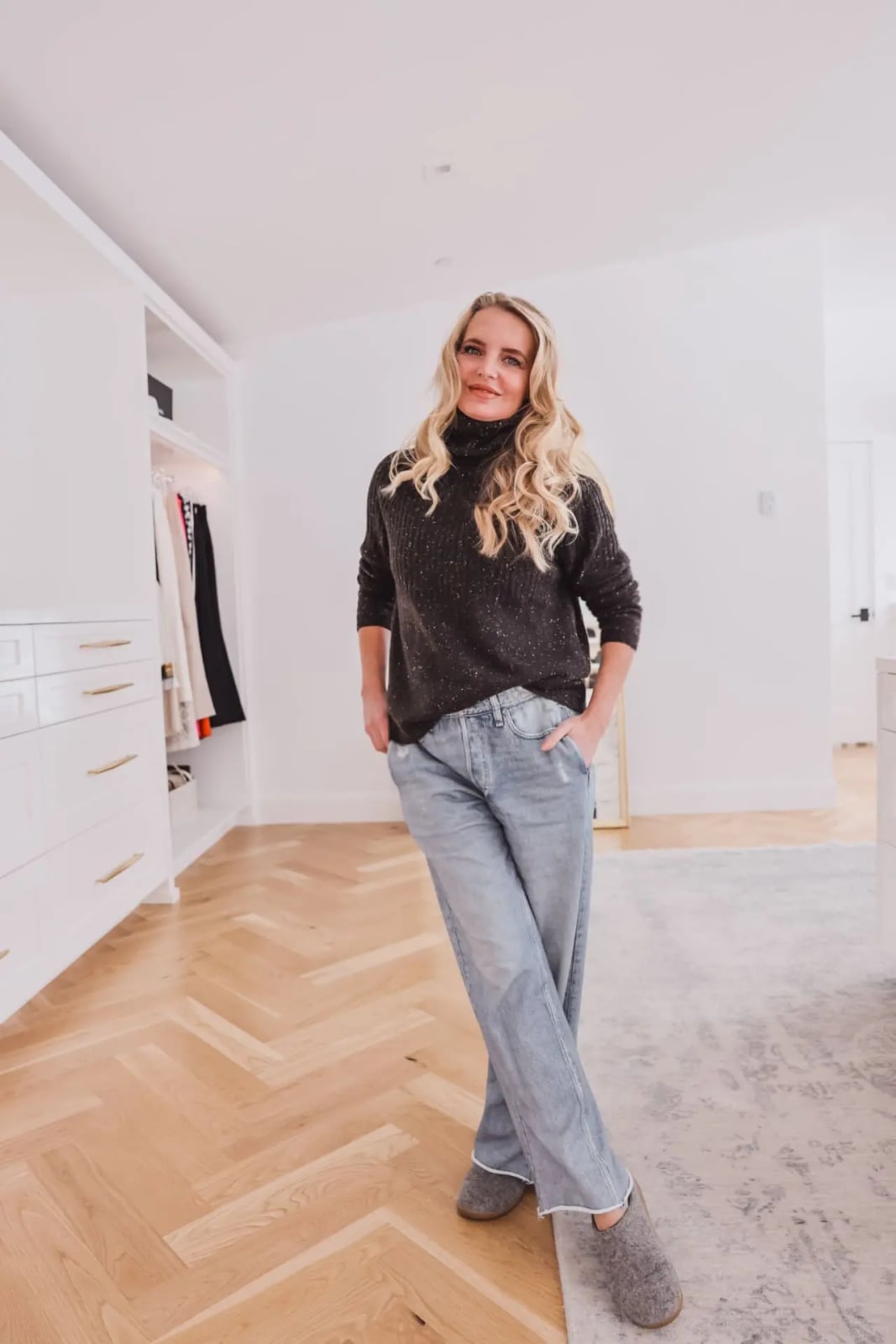 Oversized Speckled Turtleneck with Relaxed Jeans Oversized Speckled Turtleneck with Relaxed Jeans — House Outfit Ideas