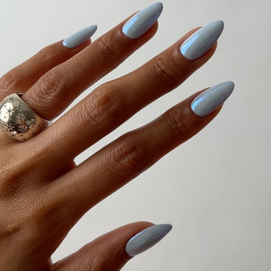 Pearlescent Light Blue Chrome Almond Nails, Solid Color — Icy Blue Nails