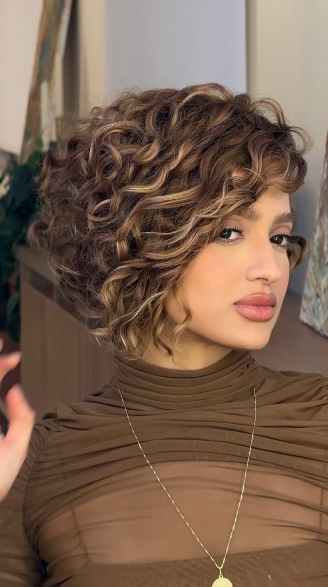 Thick Curly Bob With Defined Curls Thick Curly Bob With Defined Curls — Inverted Bob