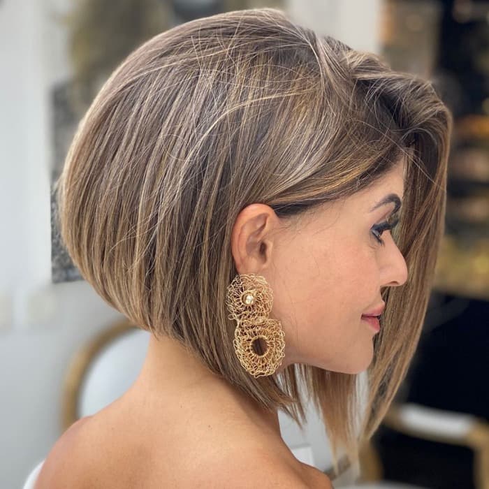 Ash Blonde Collarbone Bob With Sleek Finish Ash Blonde Collarbone Bob With Sleek Finish — Inverted Bob
