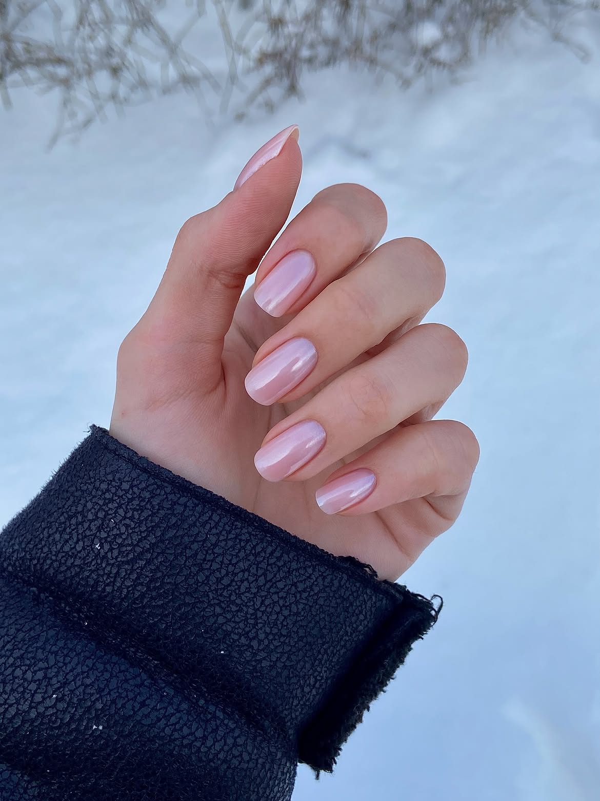 Iridescent Pearl Oval Nails with Soft Pink Sheen