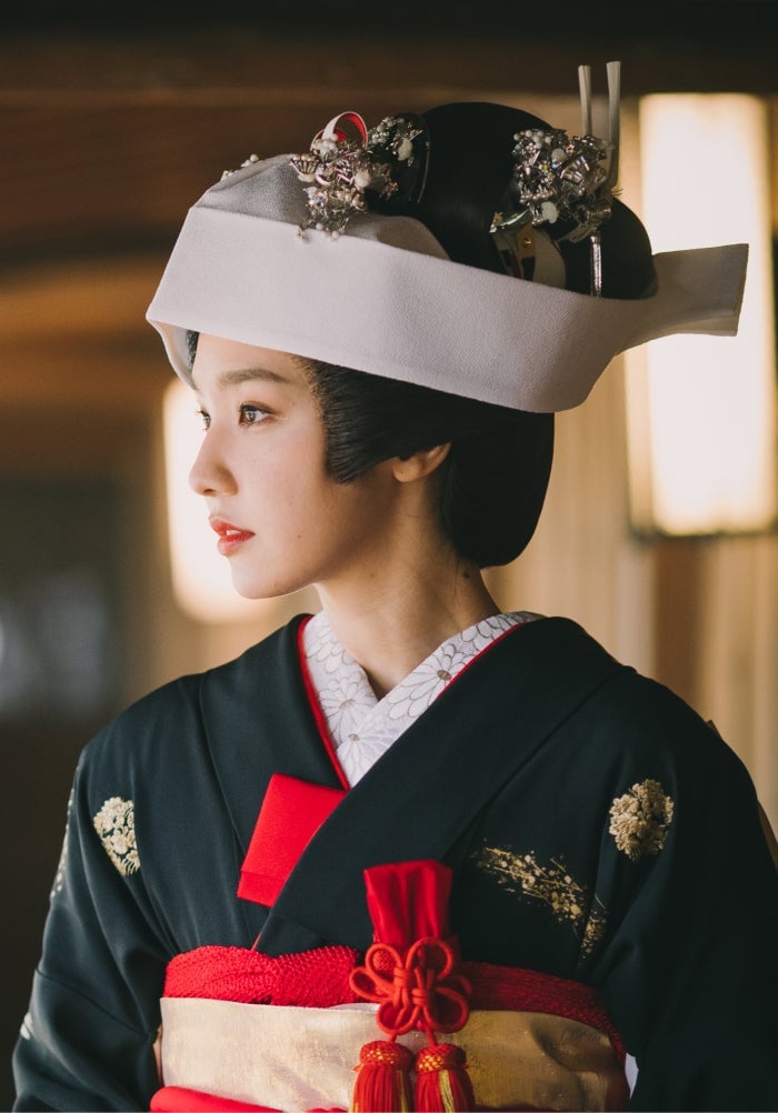 Traditional Updo With Ornate Headpiece Traditional Updo With Ornate Headpiece — Japanese Hairstyles