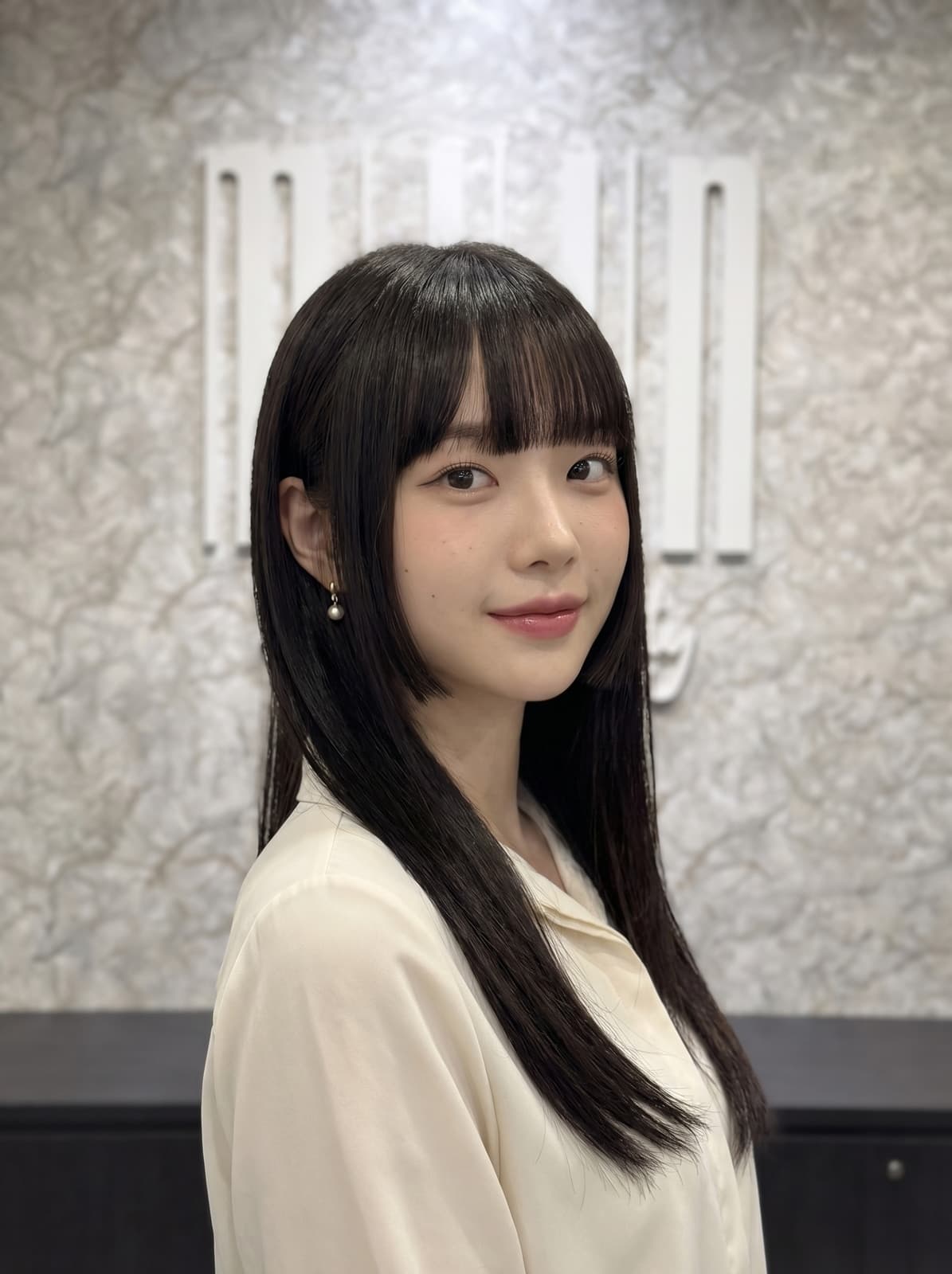 Mid-Back Sleek Hime Cut Mid-Back Sleek Hime Cut — Japanese Hairstyles