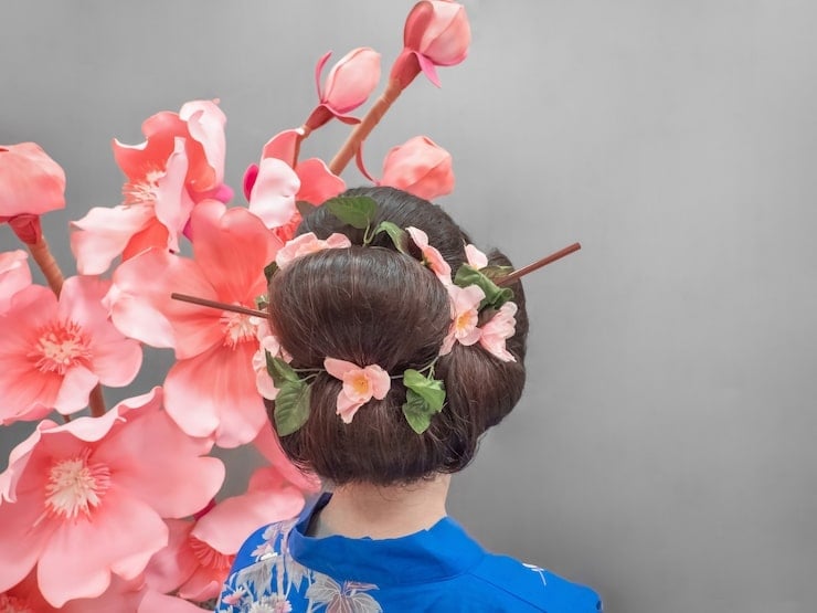 Voluminous Updo With Floral Crown Voluminous Updo With Floral Crown — Japanese Hairstyles