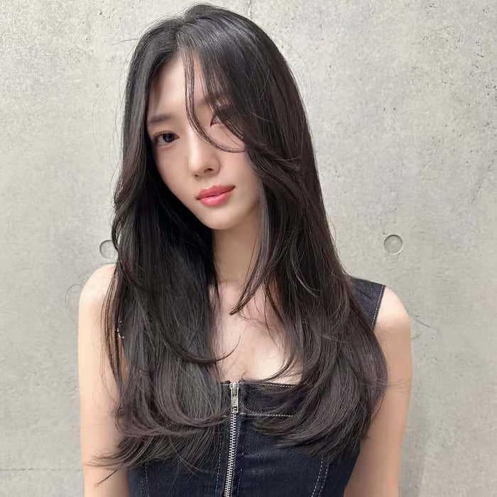 Dark Brown Mid-Back Waves With Layers Dark Brown Mid-Back Waves With Layers — Japanese Hairstyles