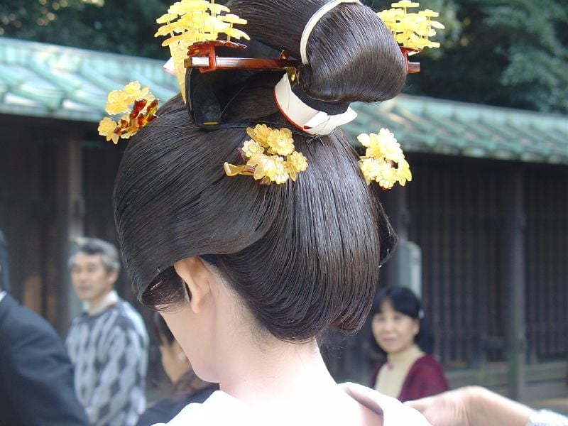 Intricate Updo With Golden Ornaments Intricate Updo With Golden Ornaments — Japanese Hairstyles