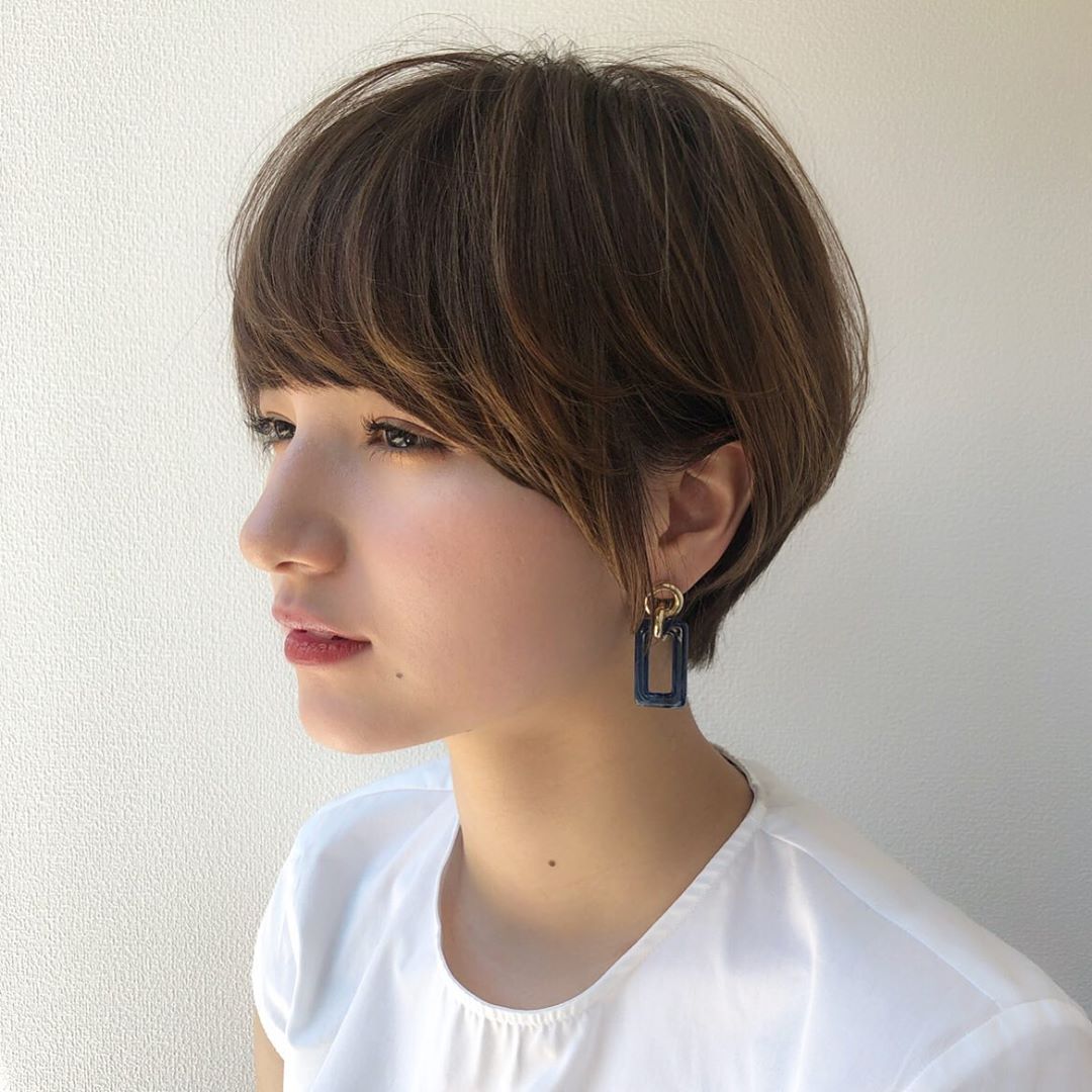 Polished Short Bob With Layered Cut Polished Short Bob With Layered Cut — Japanese Hairstyles