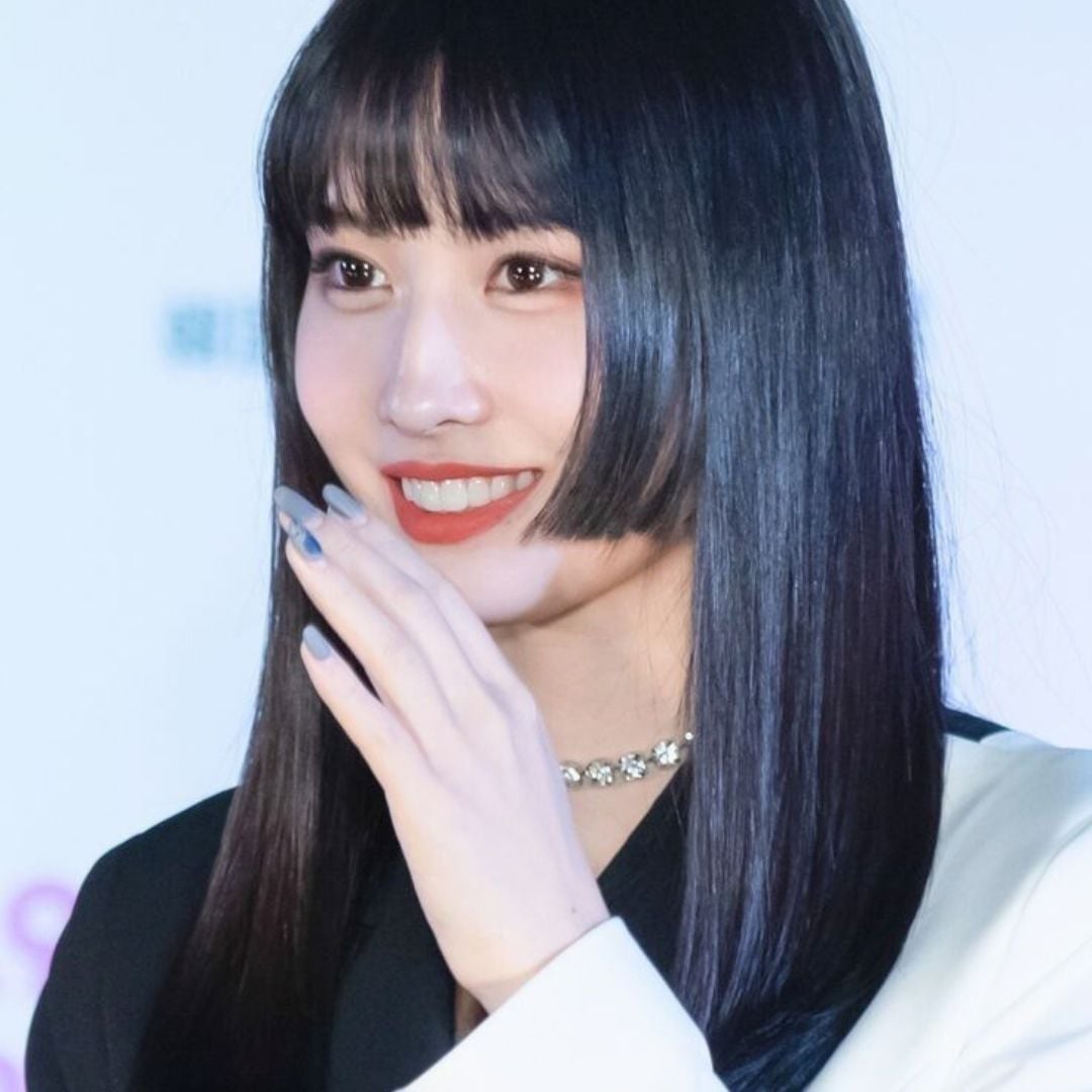 Mid-Back Layers With Face-Framing Pieces Mid-Back Layers With Face-Framing Pieces — Japanese Hairstyles
