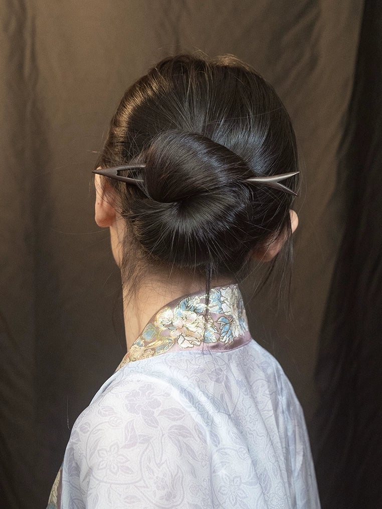 Classic Bun With Wooden Hair Stick Classic Bun With Wooden Hair Stick — Japanese Hairstyles