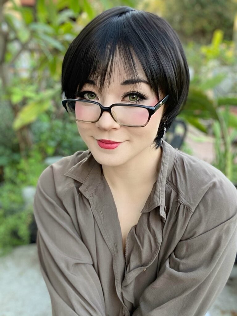 Short Black Bob With Blunt Bangs, Ear Short Black Bob With Blunt Bangs, Ear — Japanese Hairstyles