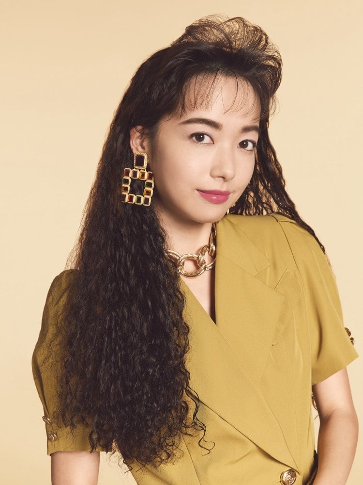 Voluminous Wavy Layers Voluminous Wavy Layers — Japanese Hairstyles
