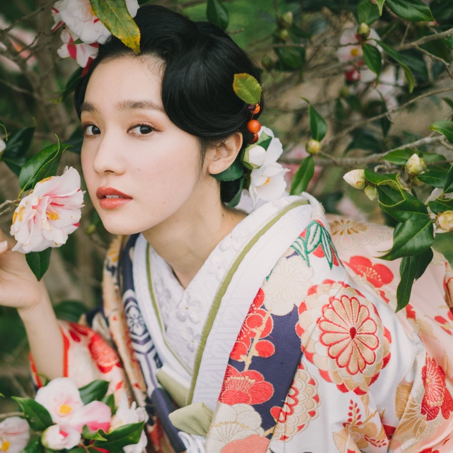 Traditional Black Updo With Ornaments Traditional Black Updo With Ornaments — Japanese Hairstyles