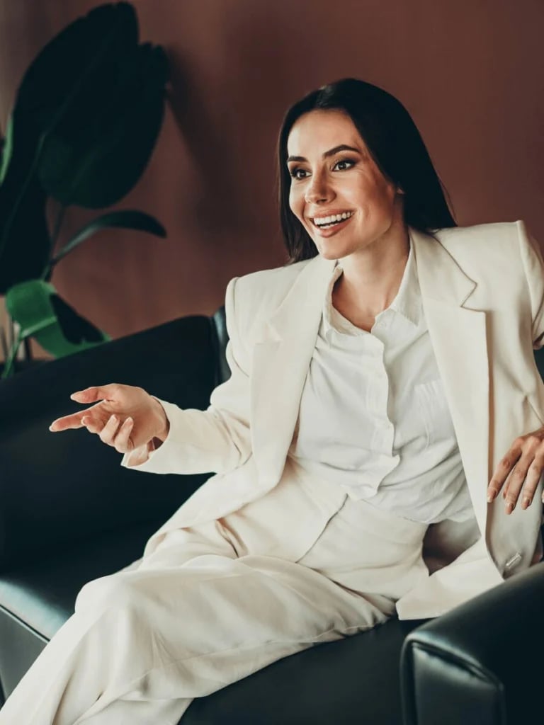 Cream Oversized Blazer with Relaxed Trousers and White, Close-Up Take — Job Interview Outfits