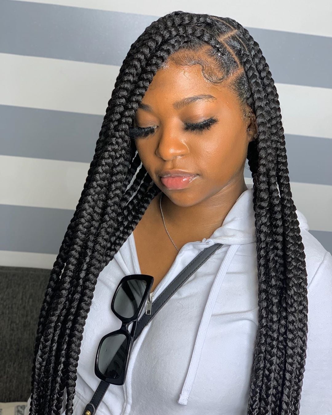 Mid-Back Black Jumbo Knotless Box Braids, Thick Mid-Back Black Jumbo Knotless Box Braids, Thick — Jumbo Braids