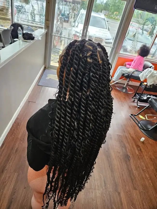 Mid-Back Black Jumbo Rope Braids, Wavy Mid-Back Black Jumbo Rope Braids, Wavy — Jumbo Braids