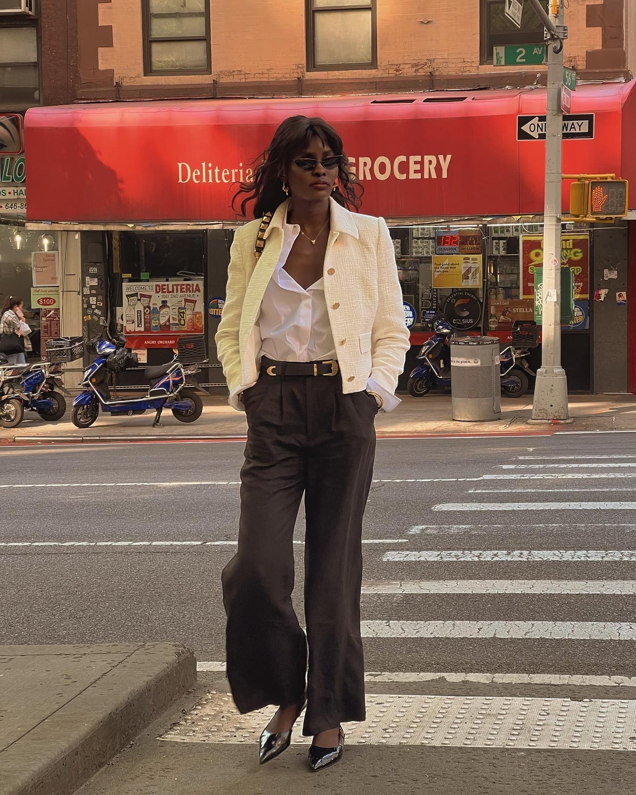 Metallic Kitten Heels With Wide Leg Trousers and Tweed Jacket Metallic Kitten Heels With Wide Leg Trousers and Tweed Jacket — Kitten Heels Outfits