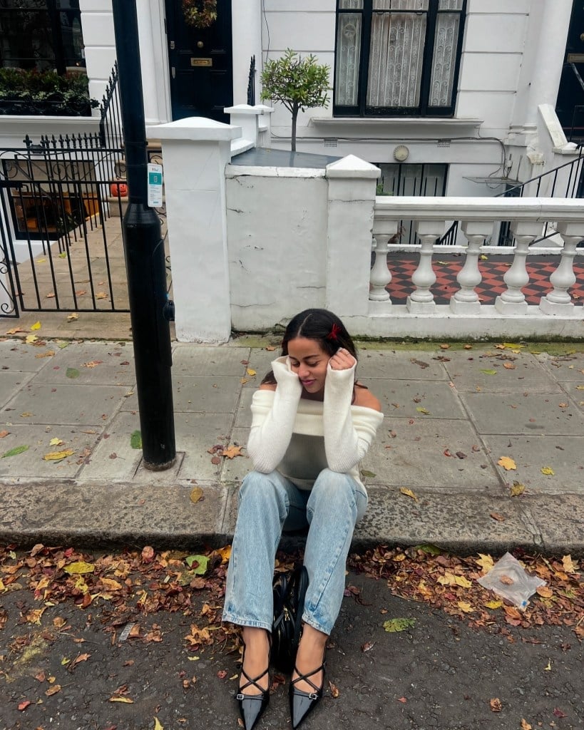 Ankle Strap Kitten Heels With Relaxed Jeans and Knit Sweater Ankle Strap Kitten Heels With Relaxed Jeans and Knit Sweater — Kitten Heels Outfits
