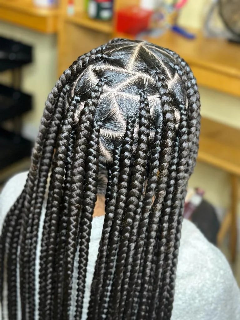 Thick Wavy Braids Precise Parting, Mid-Back Thick Wavy Braids Precise Parting, Mid-Back — Knotless Box Braids