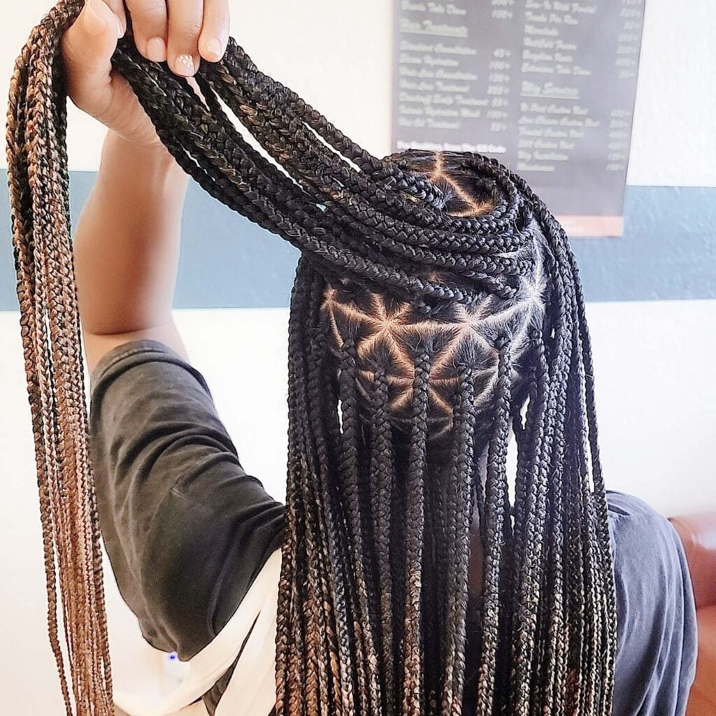 Mid-Back Knotless Braids With Geometric Parting, Close-Up Take Mid-Back Knotless Braids With Geometric Parting, Close-Up Take — Knotless Hairstyles