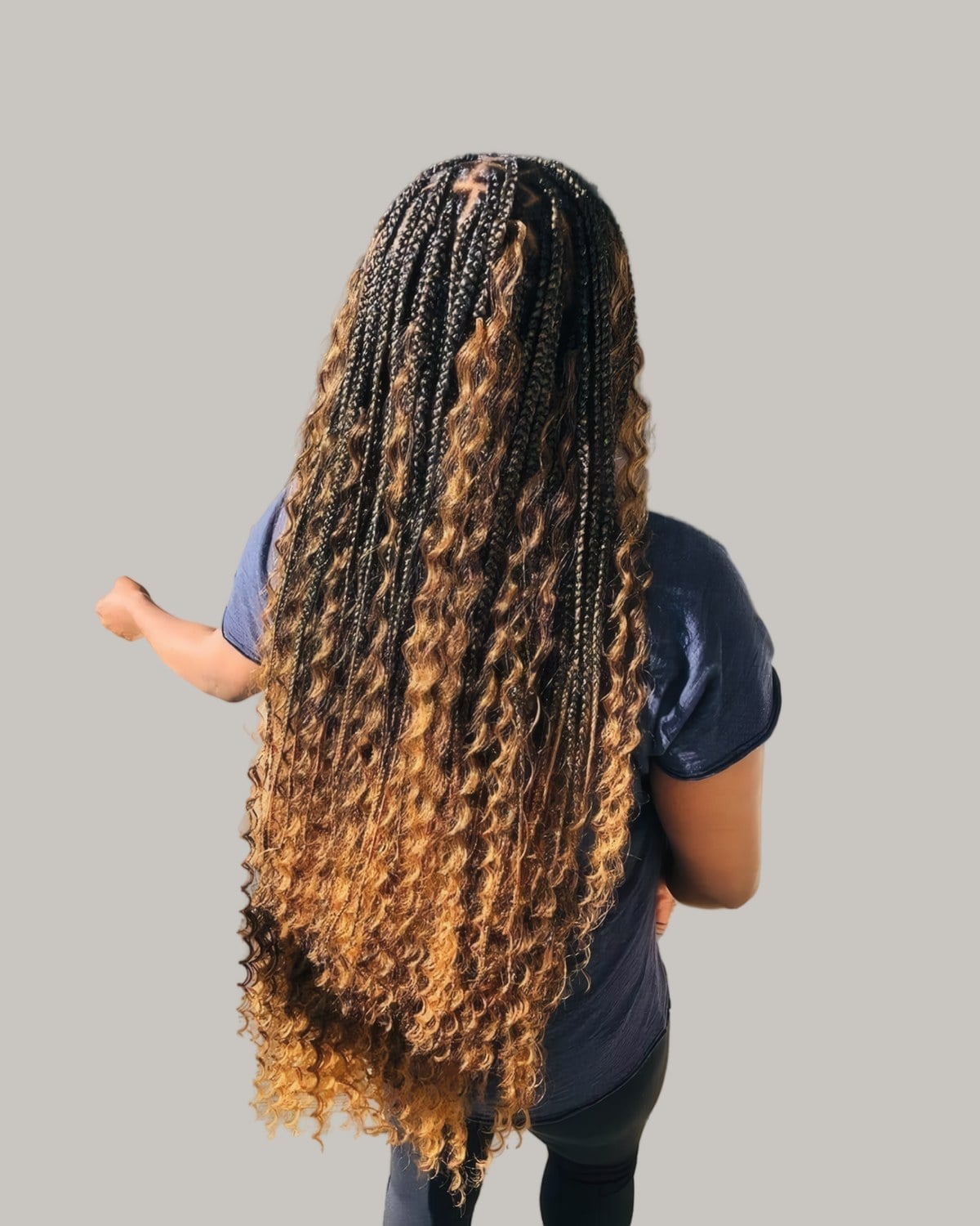 Mid-Back Knotless Braids With Dark Brown to Blonde Ombre Curls Mid-Back Knotless Braids With Dark Brown to Blonde Ombre Curls — Knotless Hairstyles