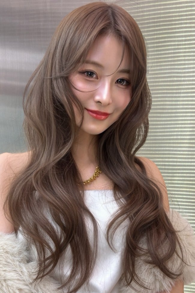 Mid-Back Layers Ash Brown Highlights Mid-Back Layers Ash Brown Highlights — Korean Hair
