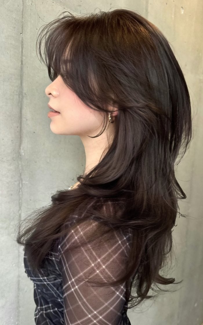 Mid-Back Wavy Hair With Curtain Bangs Mid-Back Wavy Hair With Curtain Bangs — Korean Hair