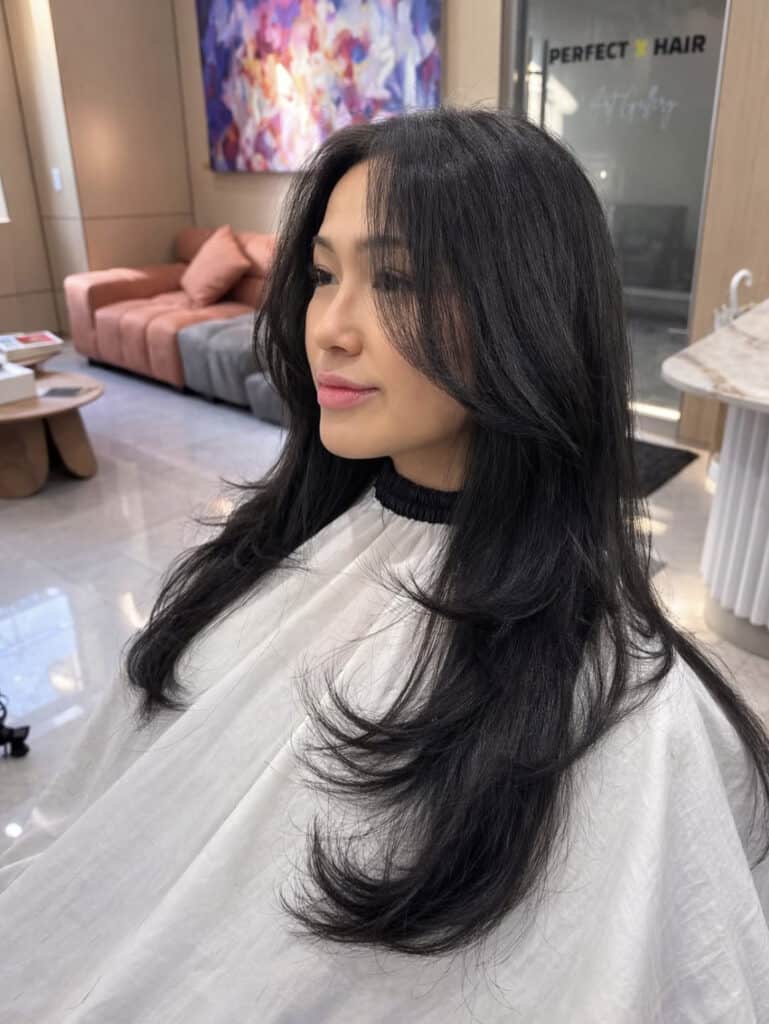 Long Layered Black Hair With Curtain Bangs Long Layered Black Hair With Curtain Bangs — Korean Hair