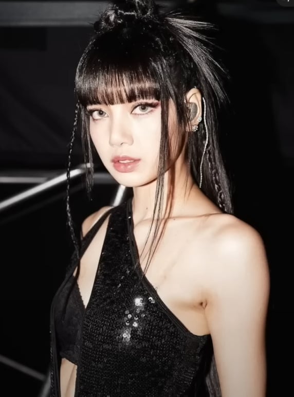 Mid-Back High Ponytail With Braids And Blunt Bangs Mid-Back High Ponytail With Braids And Blunt Bangs — Korean Hairstyles
