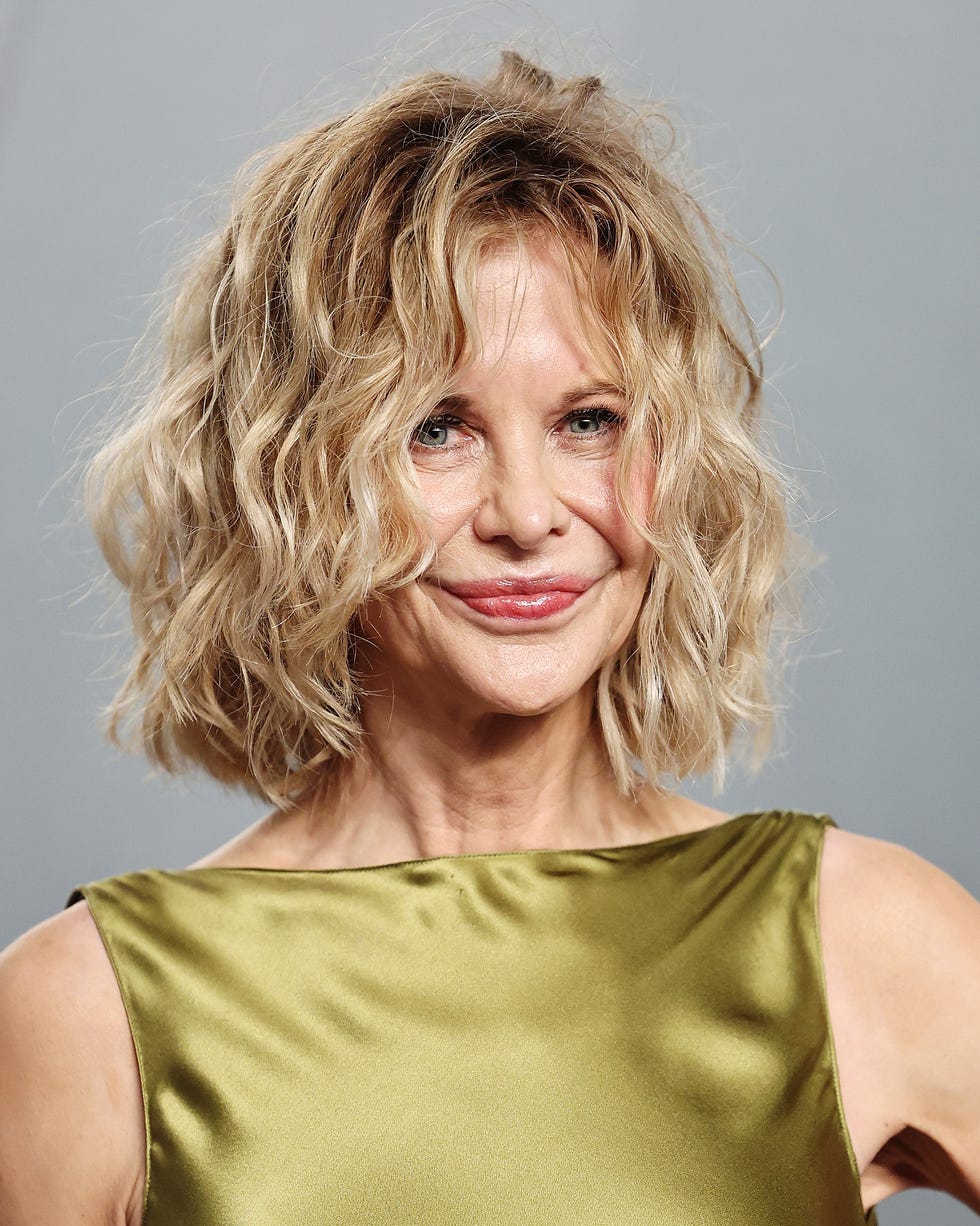 Collarbone Bob With Loose Waves — Layer Bob