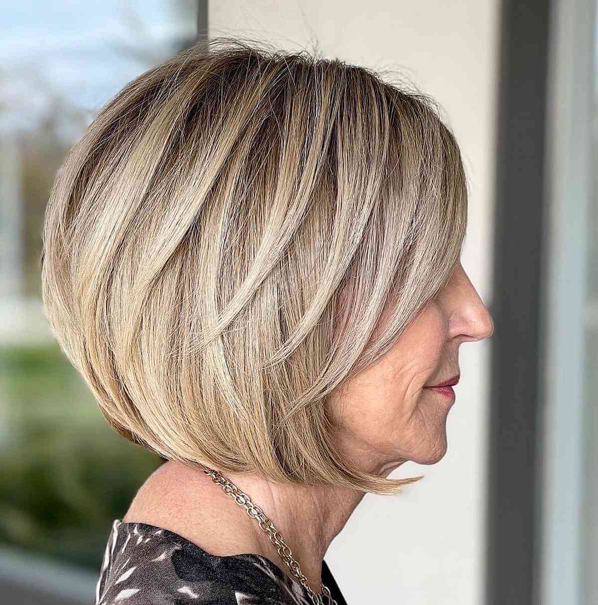 Collarbone Layered Bob With Side Swept Bangs — Layer Bob