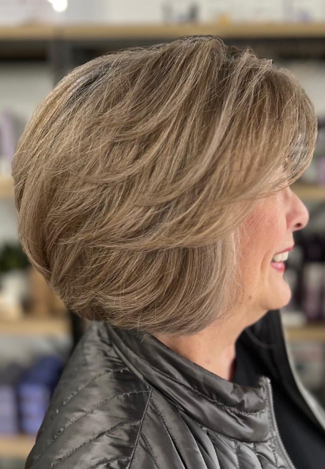 Collarbone Layered Bob With Blonde Highlights — Layered Bob Hairstyles