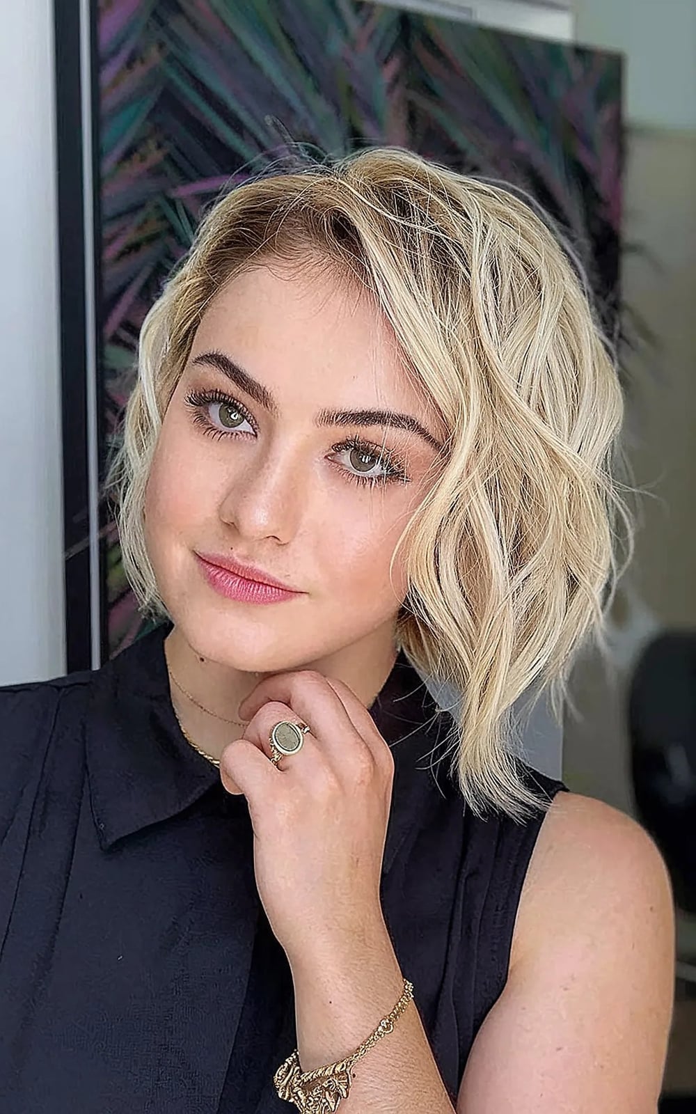 Platinum Blonde Choppy Bob With Cut To Collarbone Length — Layered Bob Hairstyles