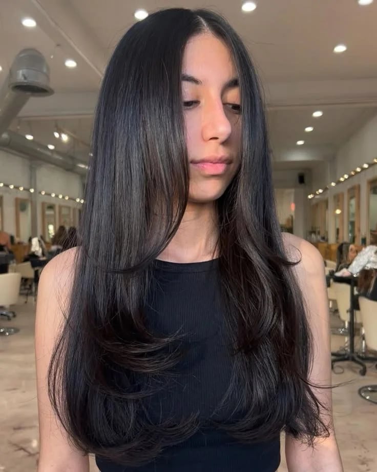 Glossy Mid-Back Layers With Subtle Highlights Glossy Mid-Back Layers With Subtle Highlights — Layers Hairstyles