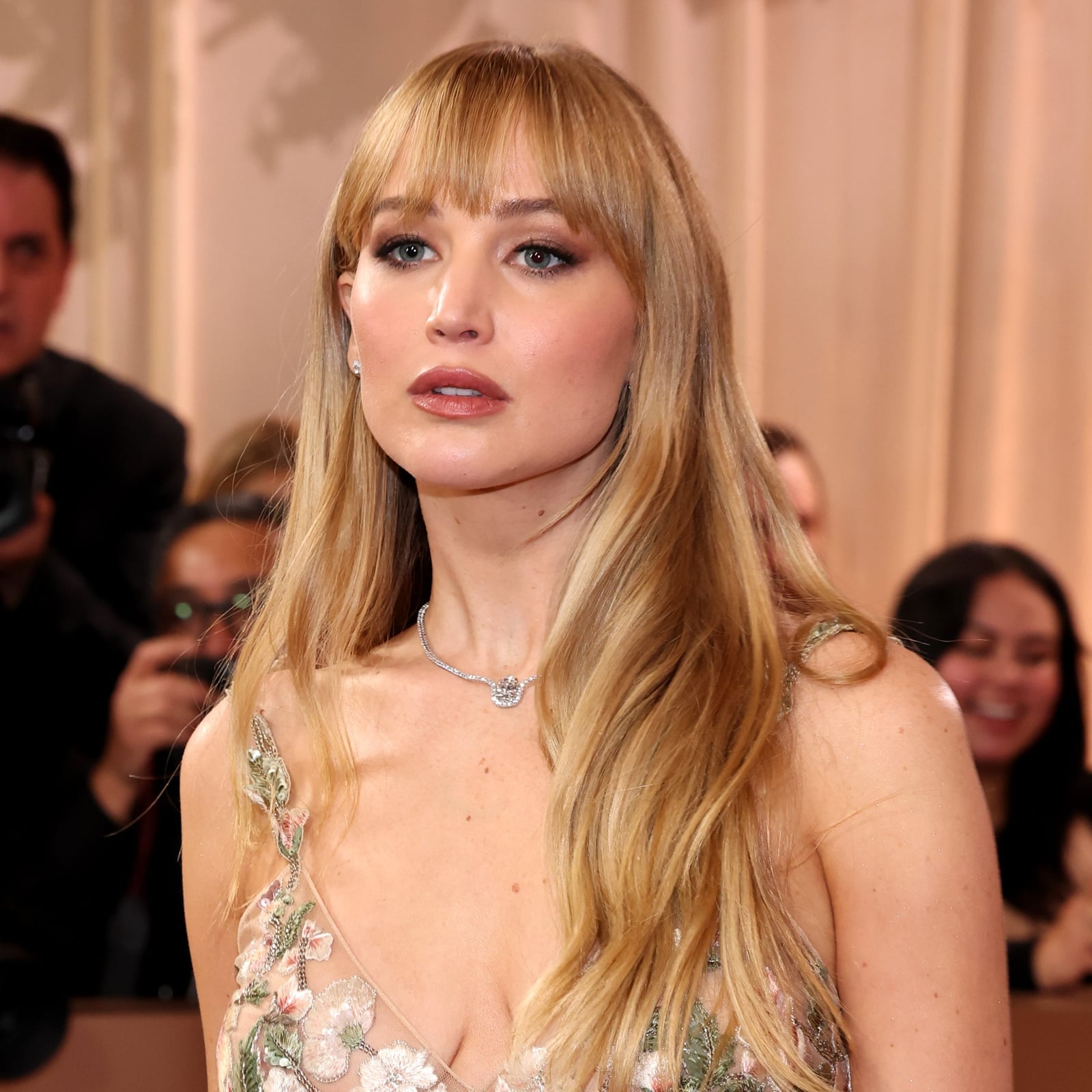 Blonde Collarbone Layers With Curtain Bangs, Middle Blonde Collarbone Layers With Curtain Bangs, Middle — Layers Hairstyles